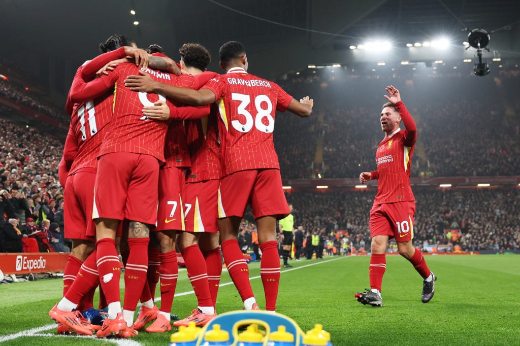 Alexis Mac Allister of Liverpool joins his teammates as they celebrate after Darwin Nunez scored the team's first goal during the Premier League ma...