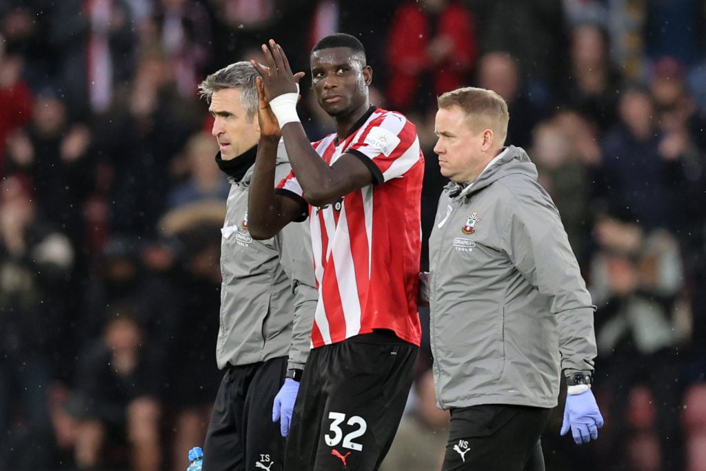 Paul Onuachu of Southampton applauds as he leaves the game injured  during the Premier League match between Southampton FC and Liverpool FC at St M...