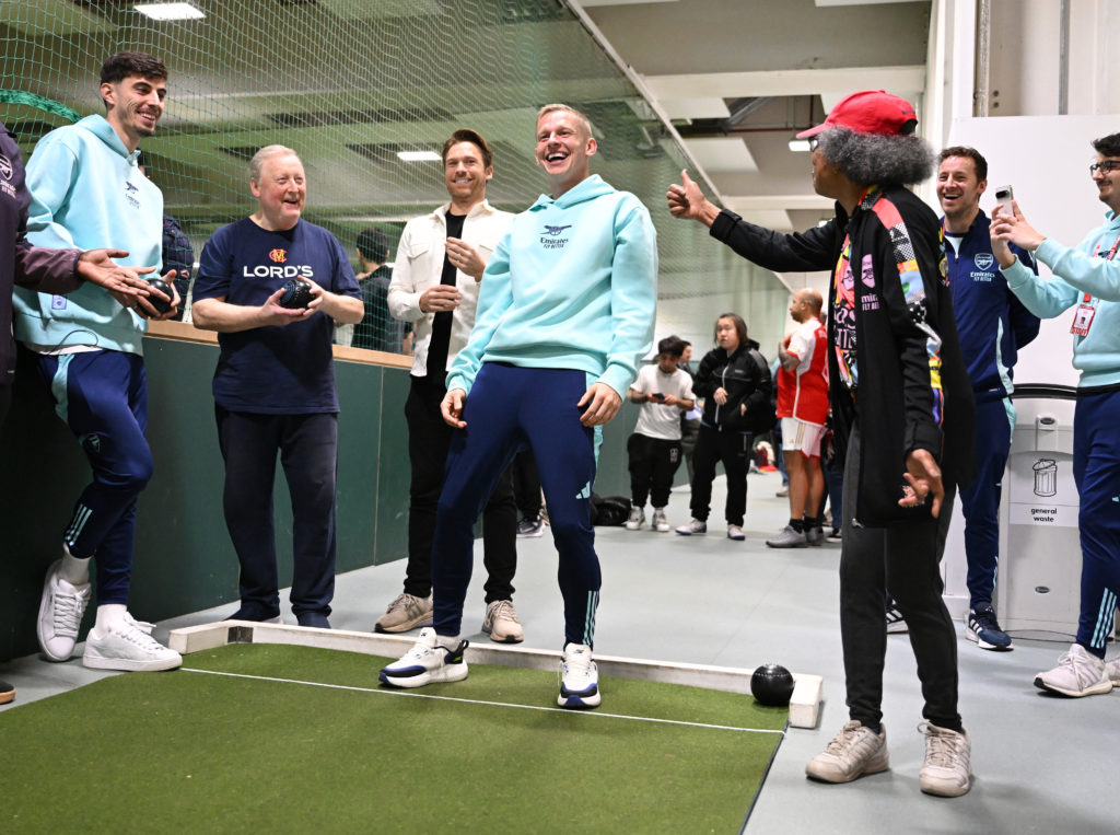 Arsenal Players Visit the Community Hub