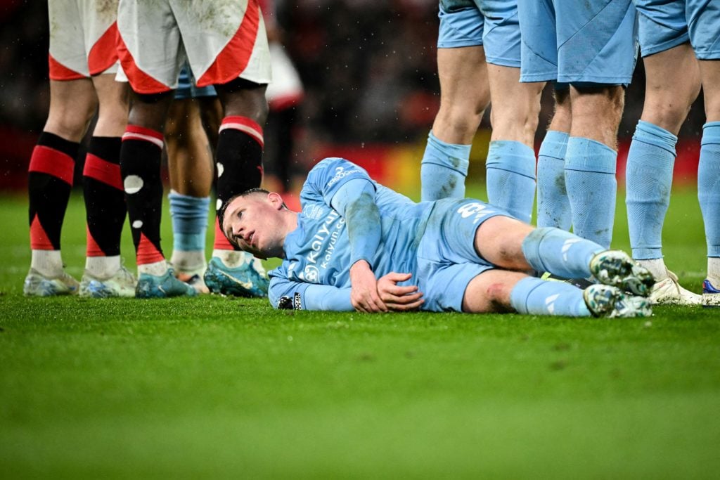 Nottingham Forest's Scottish midfielder #08 Elliot Anderson reacts as he lays down on the picth during the English Premier League football match be...