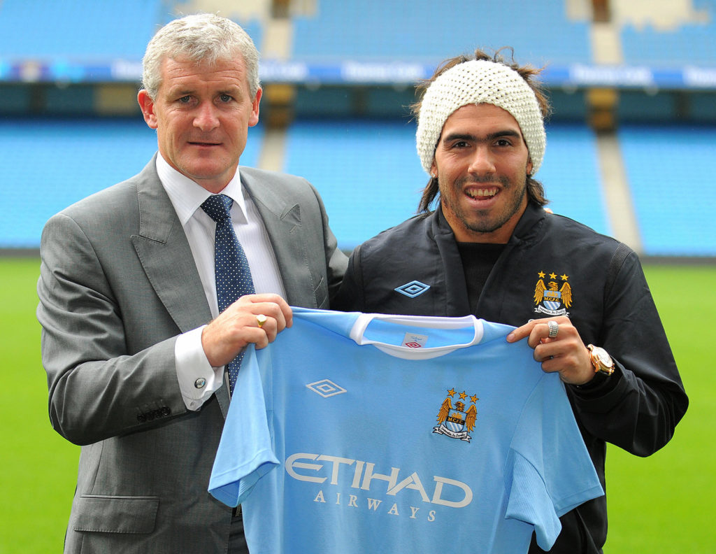 Argentinian footballer Carlos Tevez (R)