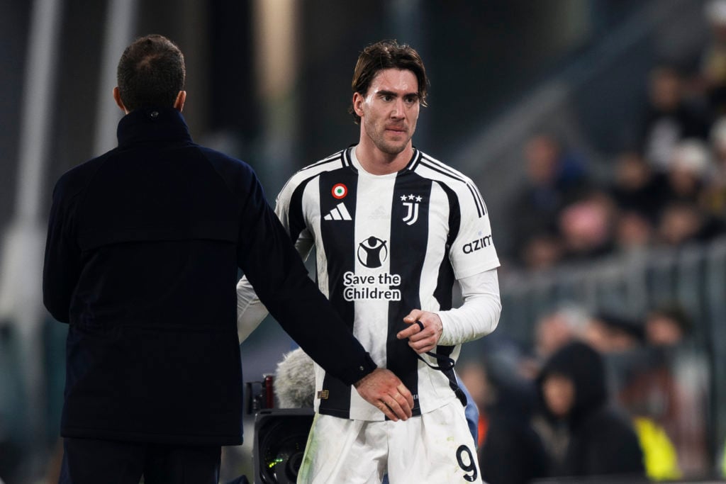 Dusan Vlahovic (R) of Juventus FC hugs Thiago Motta, head
