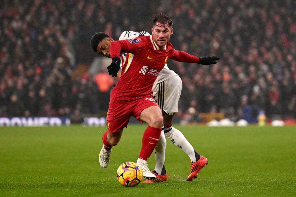 (THE SUN OUT, THE SUN ON SUNDAY OUT) Alexis Mac Allister of Liverpool runs with the ball whilst under pressure from Amad Diallo of Manchester Unite...