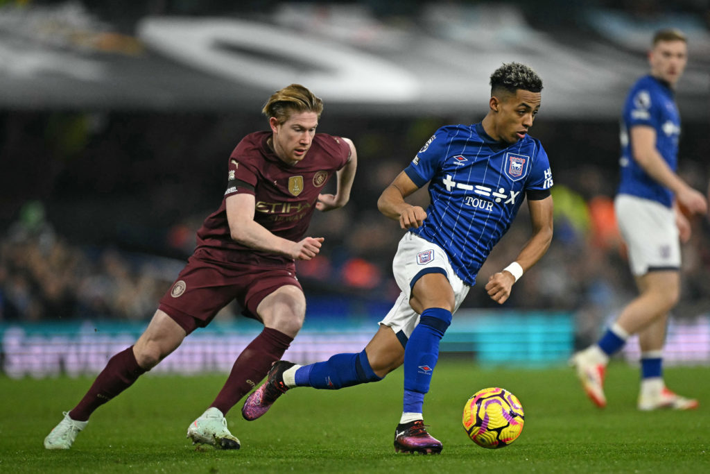 Omari Hutchinson turns away from Kevin De Bruyne.