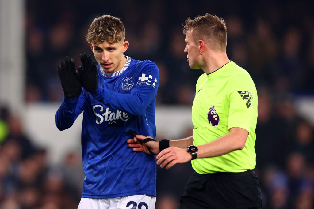 Jesper Lindstrom of Everton makes a point to referee Samuel Barrott during the Premier League match between Everton FC and Aston Villa FC at Goodis...