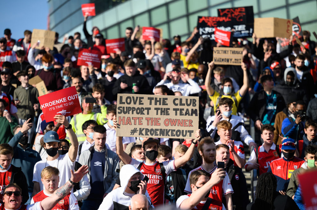 Arsenal Fans Protest Against Owner Stan Kroenke