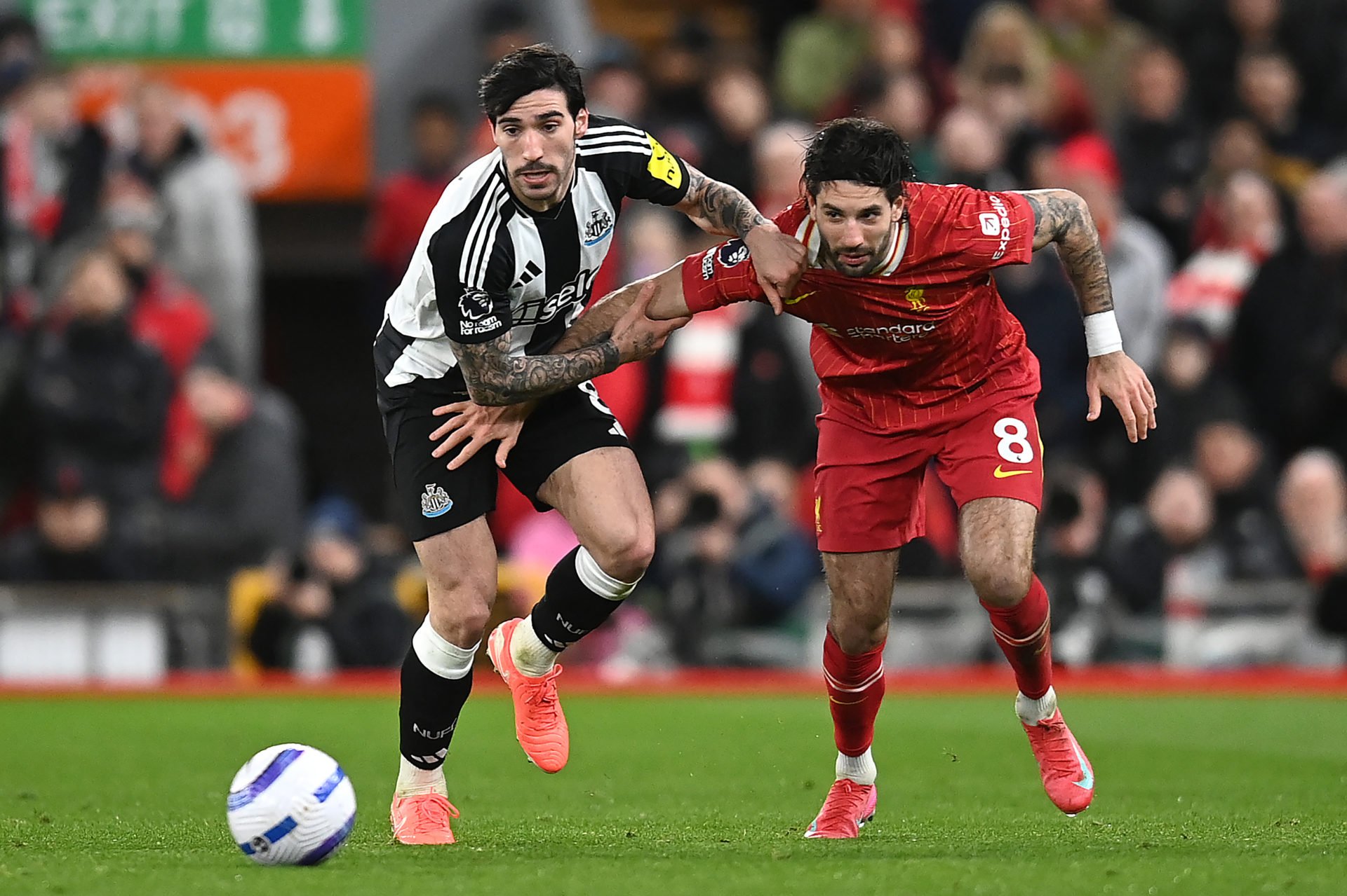 Chris Sutton’s Bold Prediction for League Cup Final: Liverpool vs. Newcastle Scoreline Insights