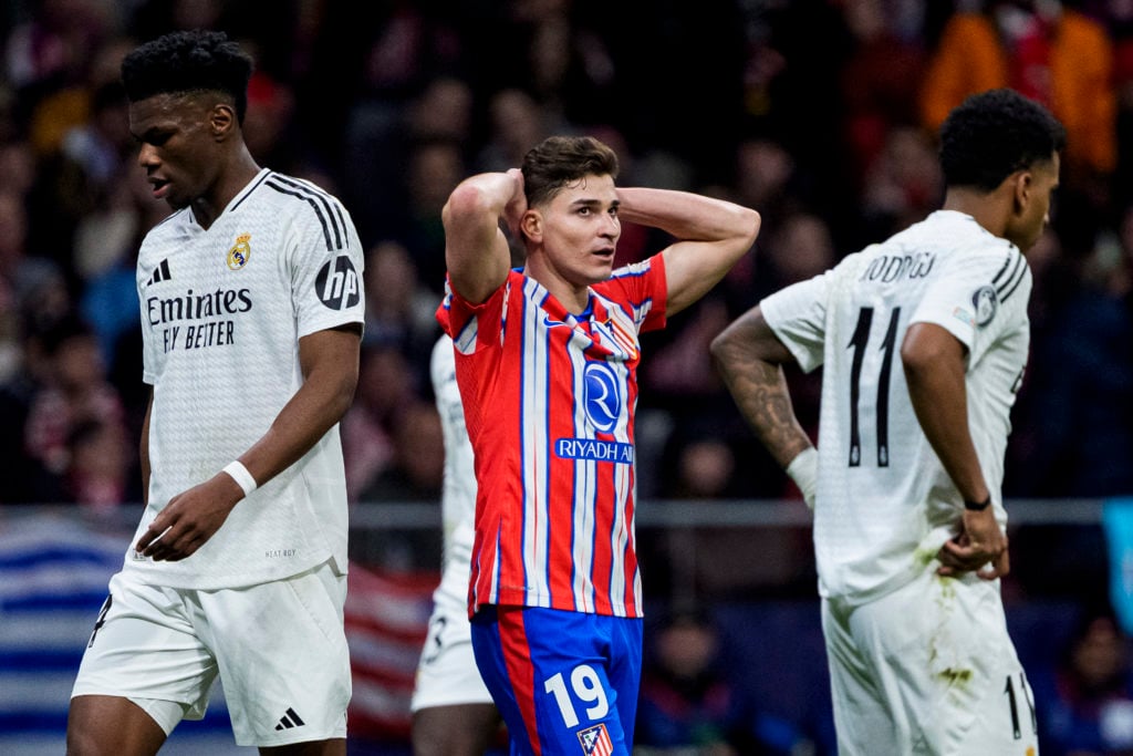 Julian Alvarez playing against Real Madrid for Atletico Madrid.