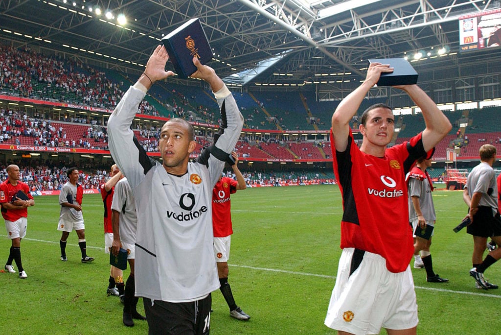 Manchester United v Arsenal - United win on penalties