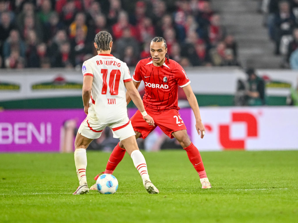 Kiliann Sildillia playing for Freiburg.