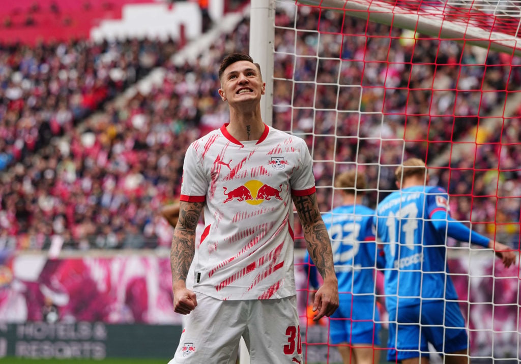 Benjamin Sesko looking frustrated during a RB Leipzig match.