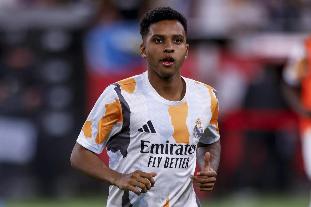 Rodrygo Goes warming up ahead of Real Madrid's game against Barcelona