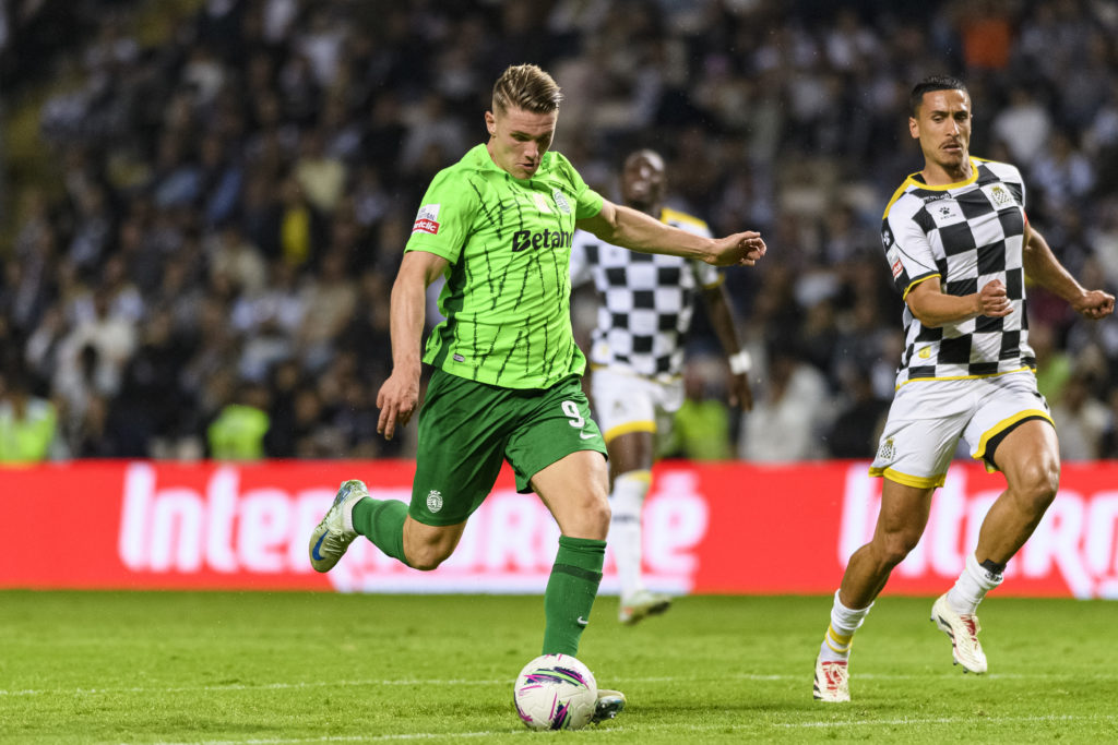 Viktor Gyokeres shoots during a match for Sporting CP.