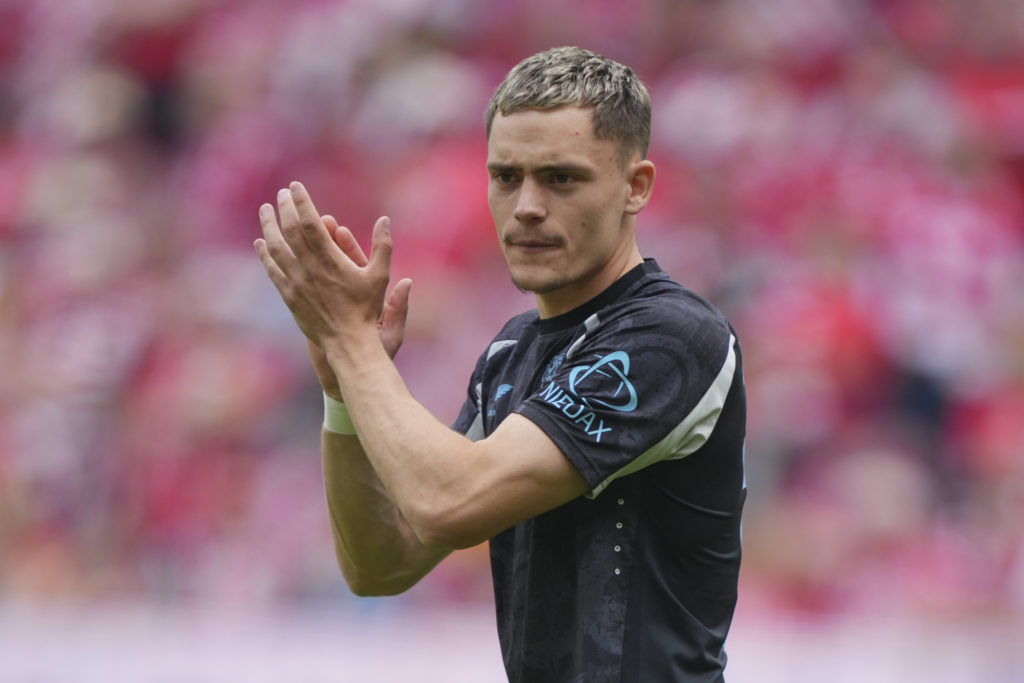 Florian Wirtz clapping fans
