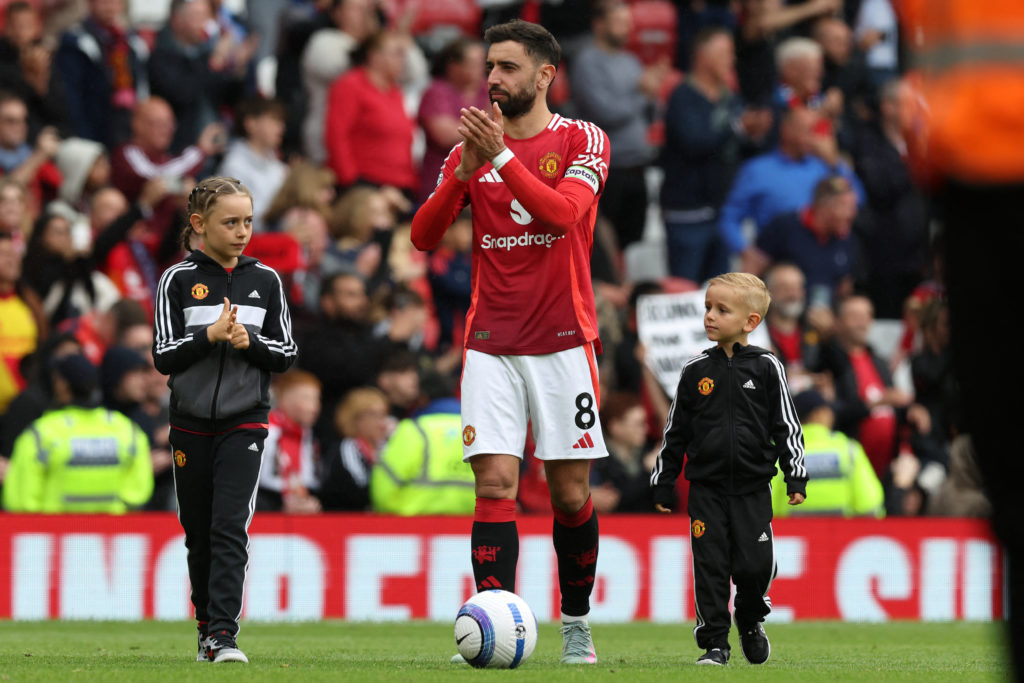 Bruno Fernandes' lap of honour after playing final game of the season for Man United.