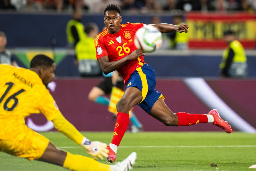 Samu Aghehowa in action for Spain against France in the UEFA Nations League