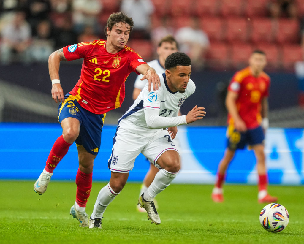 Ethan Nwaneri duels with a Spain defender for England U21s.