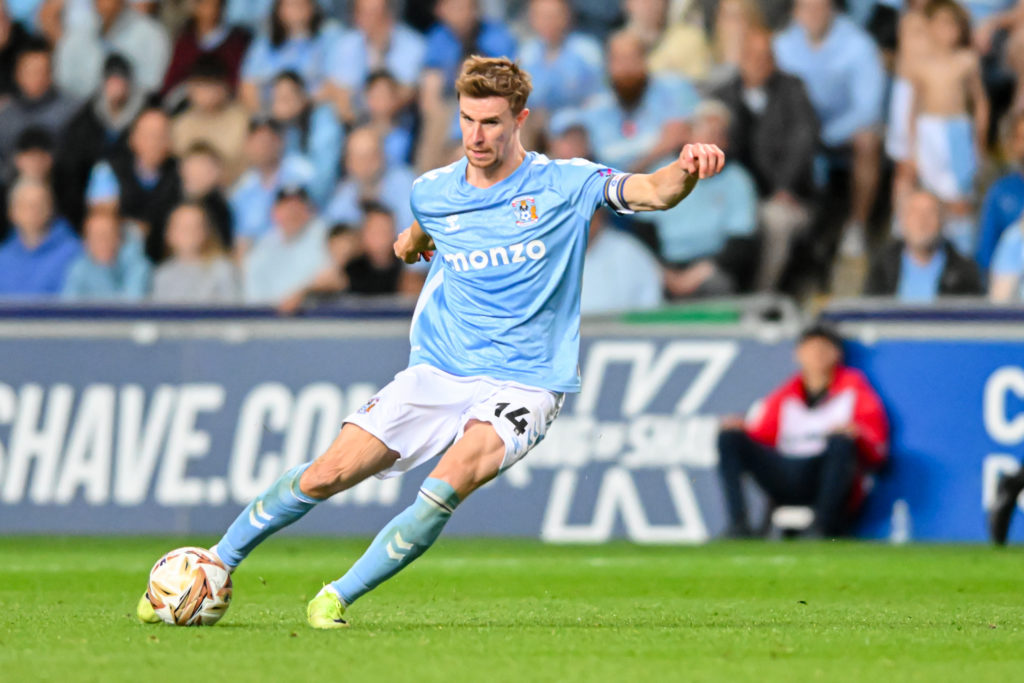 Ben Sheaf passes the ball during the Championship Play-Off Semi-Final match between Coventry City and Sunderland at the Coventry Building Society Arena in Coventry, on May 9, 2025.