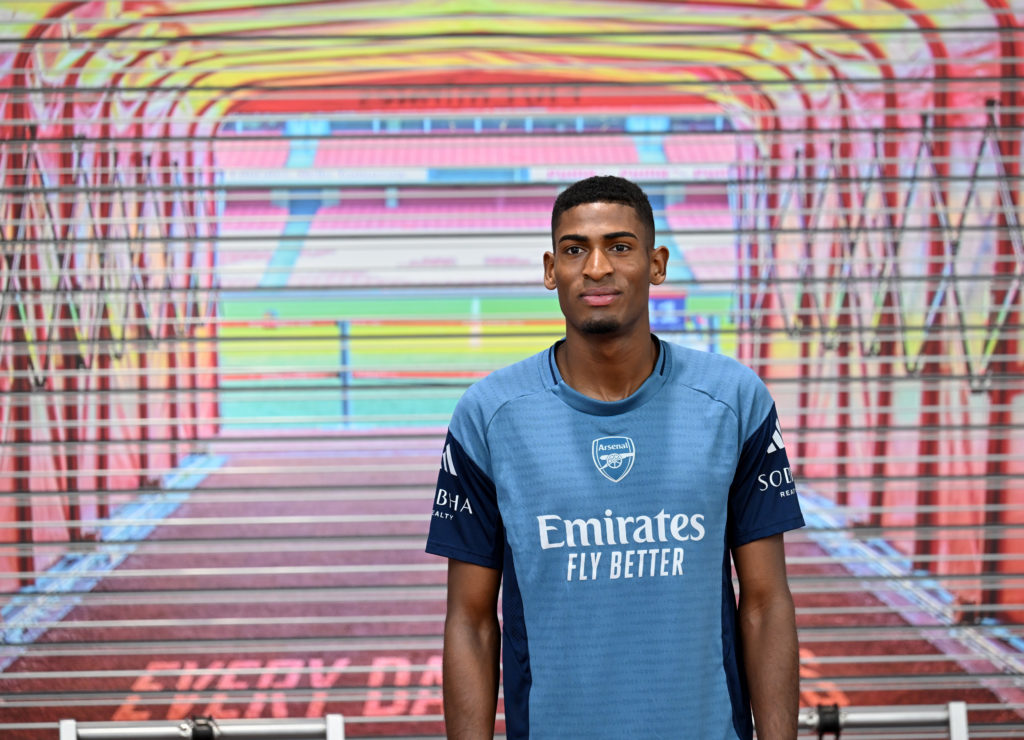 Arsenal Unveil New Signing Cristhian Mosquera