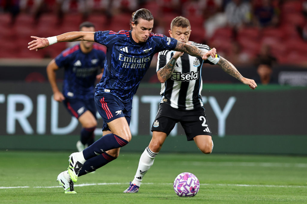 Riccardo Calafiori of Arsenal (L) controls the ball against Kieran Trippier