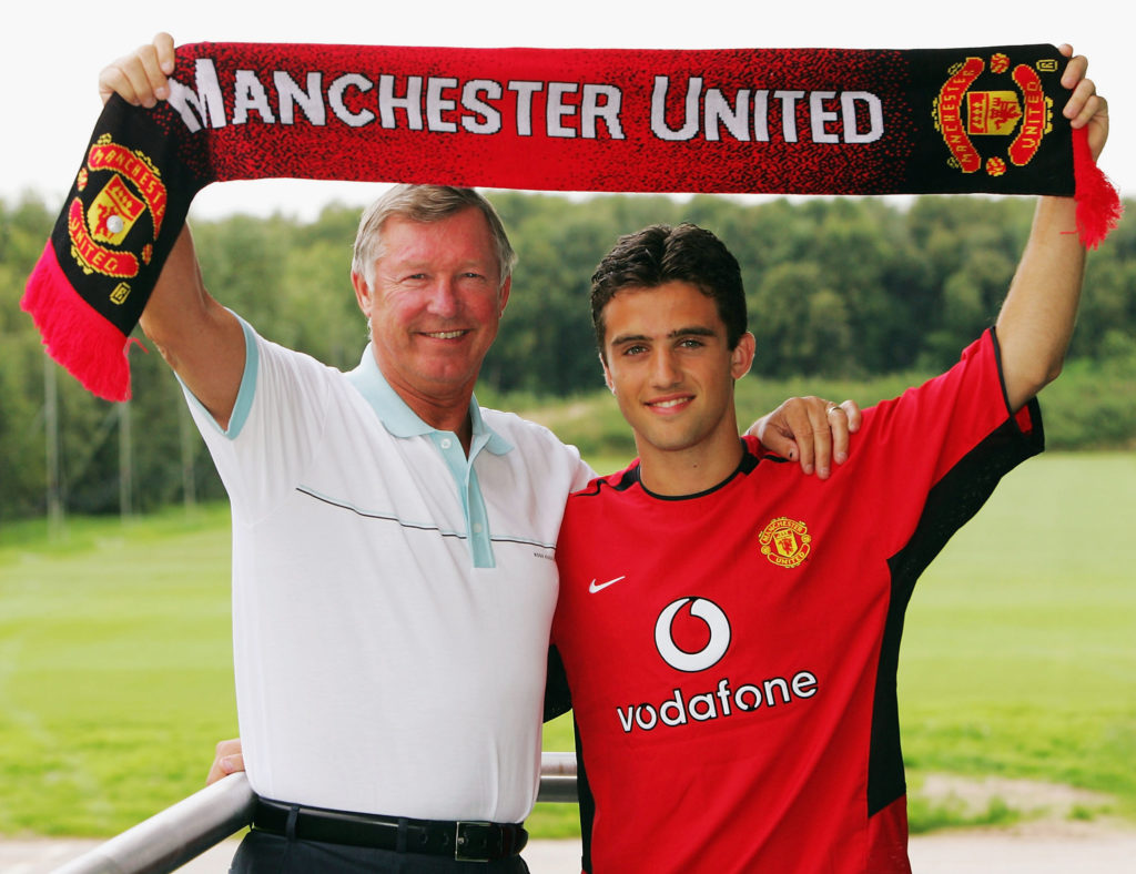Giuseppe Rossi signs for Manchester United