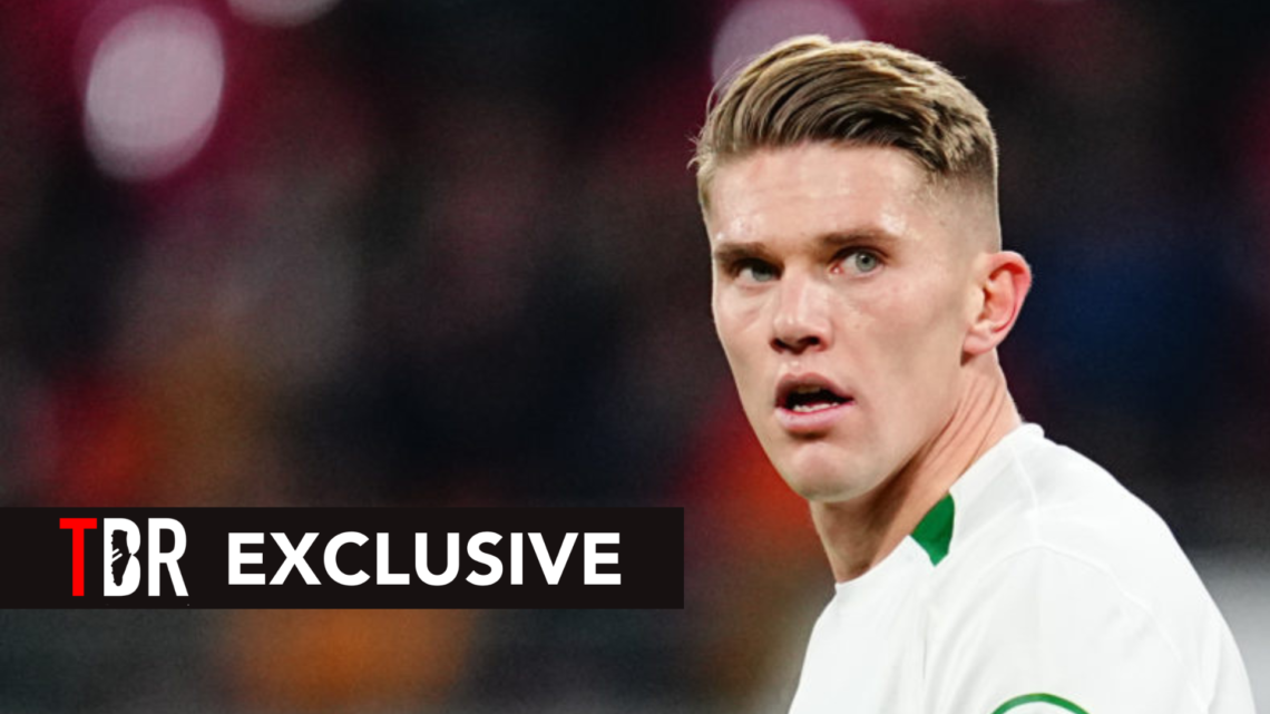 Image of Arsenal target Viktor Gyokeres looking on during a Sporting CP game, overlaid a TBR Exclusive banner