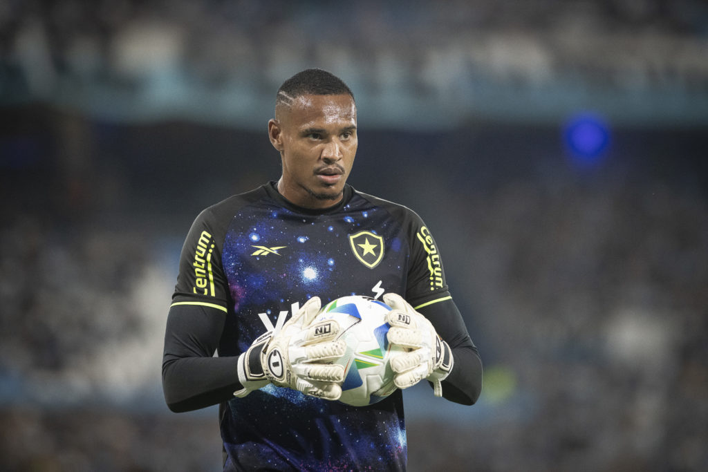 Goalkeeper John Victor of Botafogo warms up prior to Recopa