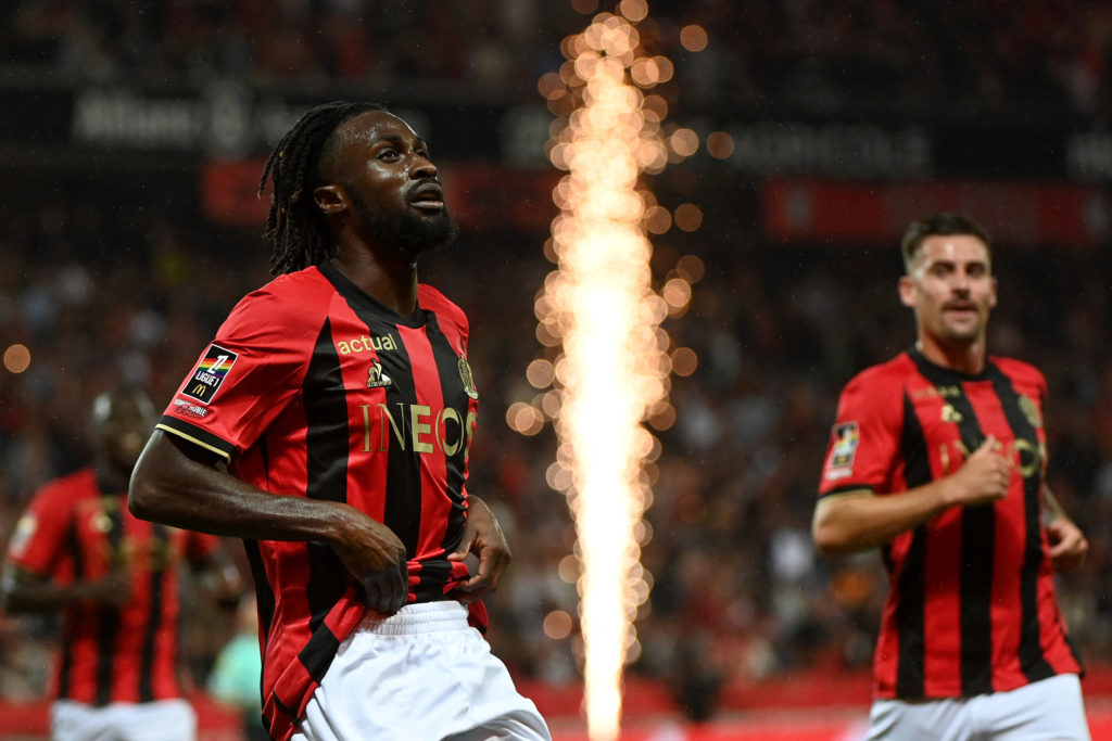 Nice's Ivorian forward #29 Evann Guessand (L) celebrates after scoring a goal during the French L1 football match between OGC Nice and Stade Brestois 29