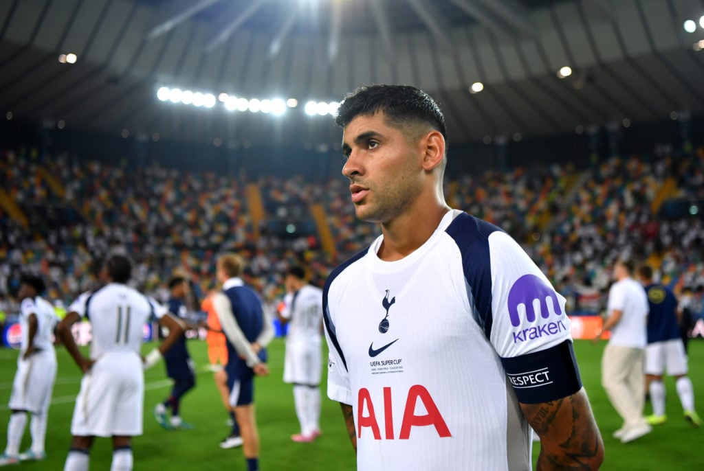 Cristian Romero looks on for Spurs in Super Cup final