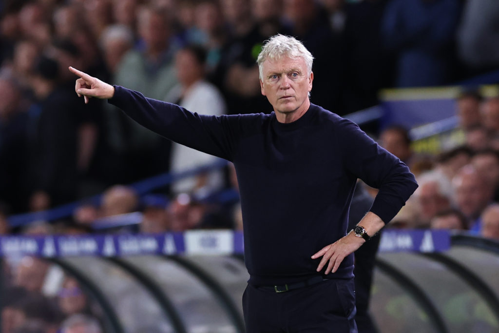 Everton boss David Moyes gives instructions against Leeds United