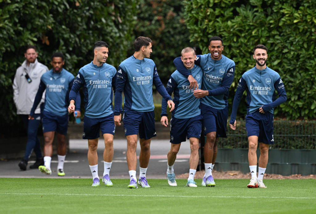 Arsenal players including Fabio Vieira, Oleksandr Zinchenko and Jakub Kiwior walking into a training session