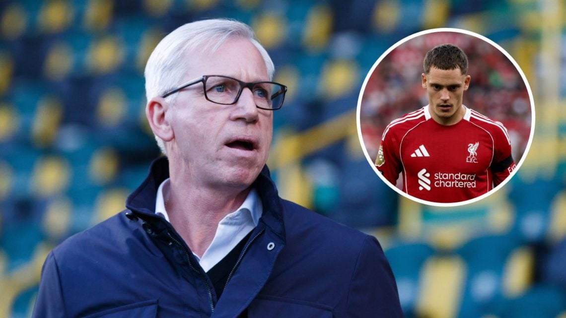 Former ADO Den Haag trainer / coach Alan Pardew during the Dutch Eredivisie match between ADO Den Haag and Heracles Almelo at Cars Jeans stadium (L...