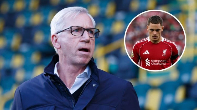 Former ADO Den Haag trainer / coach Alan Pardew during the Dutch Eredivisie match between ADO Den Haag and Heracles Almelo at Cars Jeans stadium (L...