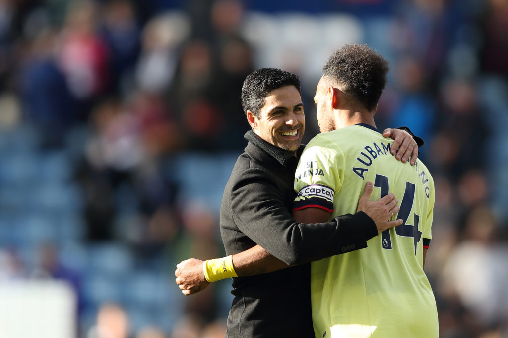 Pierre-Emerick AUbameyang embraces Mikel Arteta after Arsenal's game with Leicester