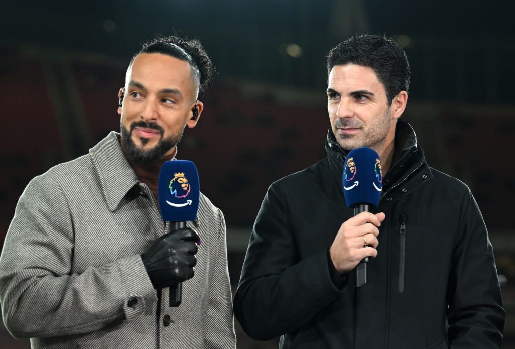 Theo Walcott and Mikel Arteta look on before Arsenal vs Manchester United