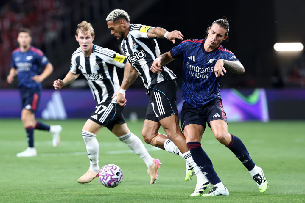 Joelinton and Riccardo Calafiori duel during Newcastle vs Arsenal.