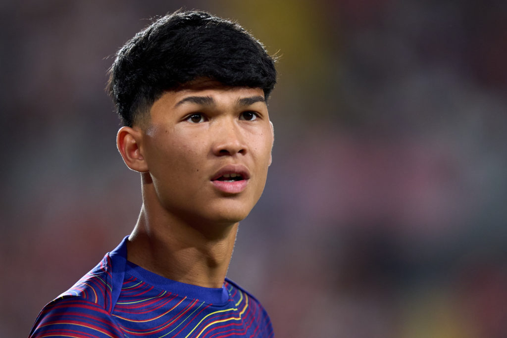 Barcelona youngster Dro Fernandez warms up ahead of the LaLiga match against Rayo Vallecano