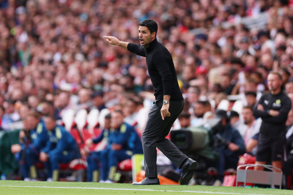 Mikel Arteta, Manager of Arsenal, gives the team instructions during the Premier League match between Arsenal and Nottingham Forest
