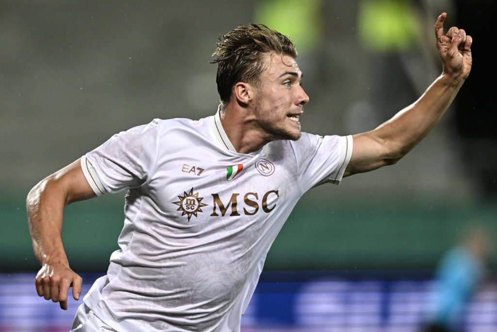 Rasmus Hojlund of Napoli celebrates his goal during the Serie A match between ACF Fiorentina and SSC Napoli at Artemio Franchi on September 13, 2025