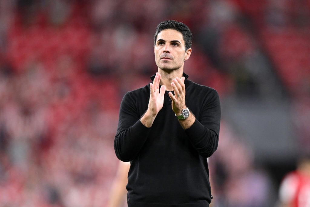 Mikel Arteta applauds after Athletic Club vs Arsenal