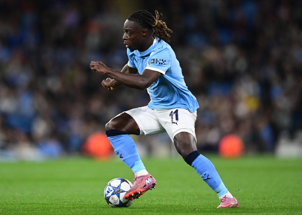 Jeremy Doku dribbles with the ball during Manchester City vs Napoli