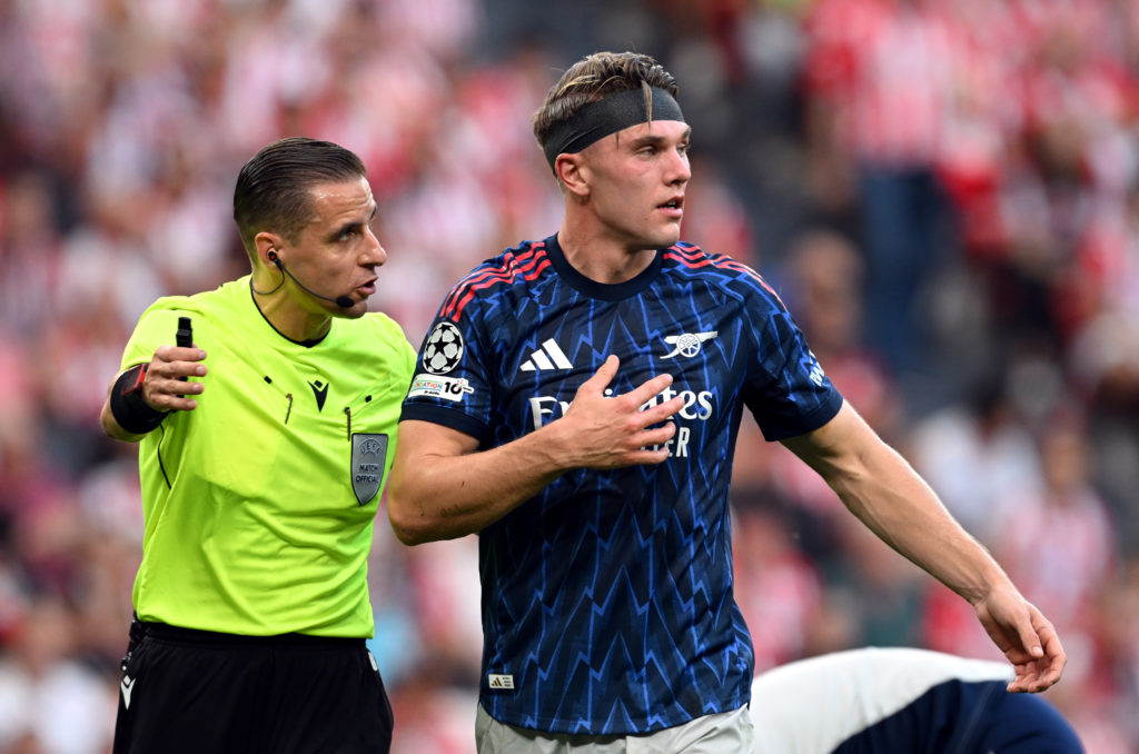 Viktor Gyokeres is treated for a head injury during Athletic Club vs Arsenal