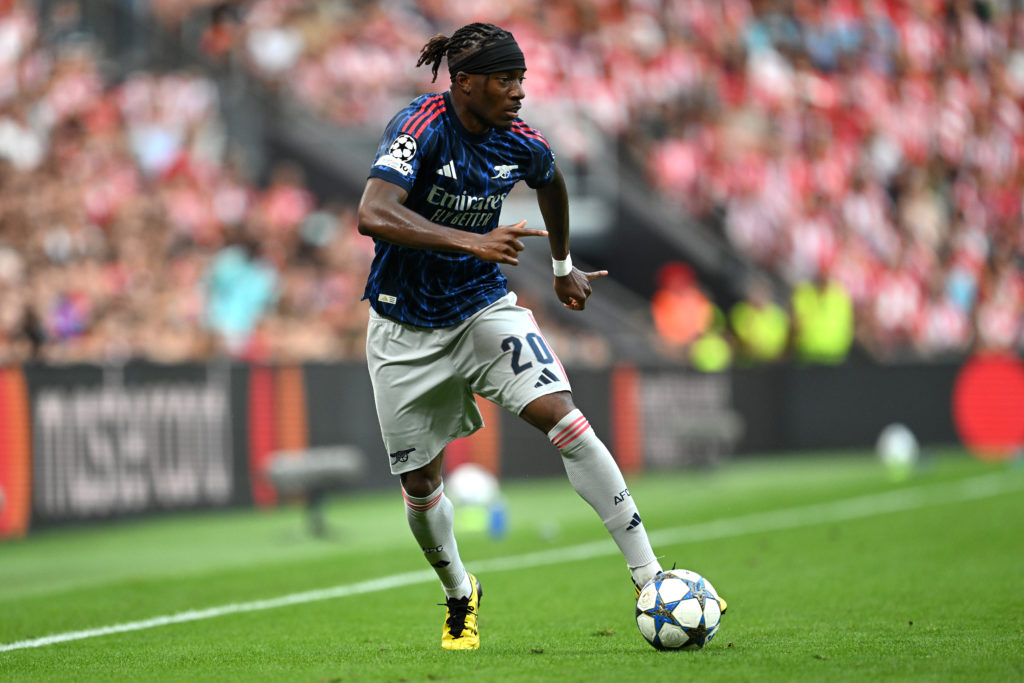 Noni Madueke dribbles with the ball during Athletic Club vs Arsenal in the Champions League