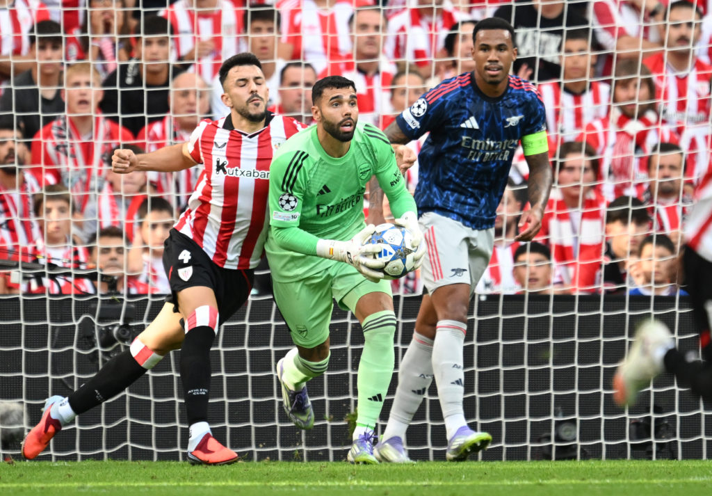 David Raya collects the ball during Athletic Club vs Arsenal