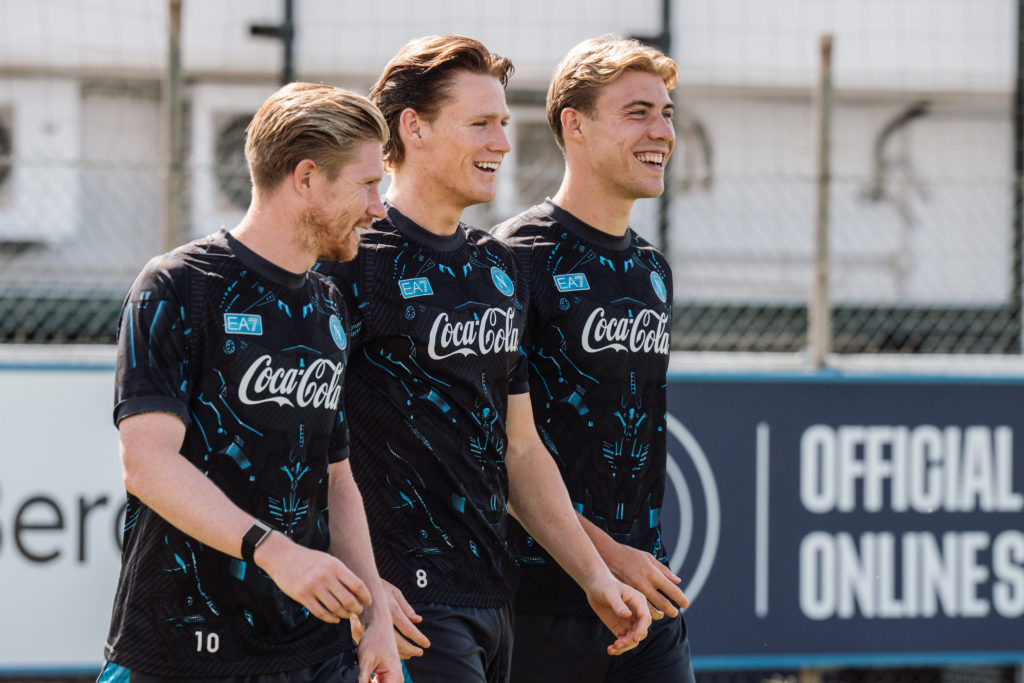 Napoli players Rasmus Hojlund, Scott McTominay and Kevin de Bruyne during the training session at the SSC Napoli Training Center on September 17, 2025