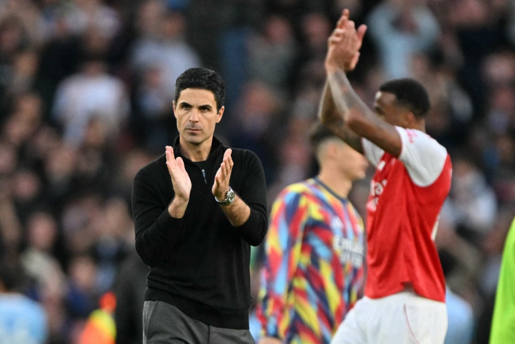 Mikel Arteta applauds after Arsenal vs Man City