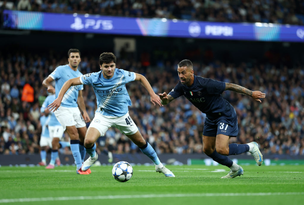 Leonardo Spinazzola of Napoli runs with the ball whilst under pressure from Abdukodir Khusanov of Manchester City during the UEFA Champions League 2025/26 League Phase MD1 match between Manchester City and SSC Napoli