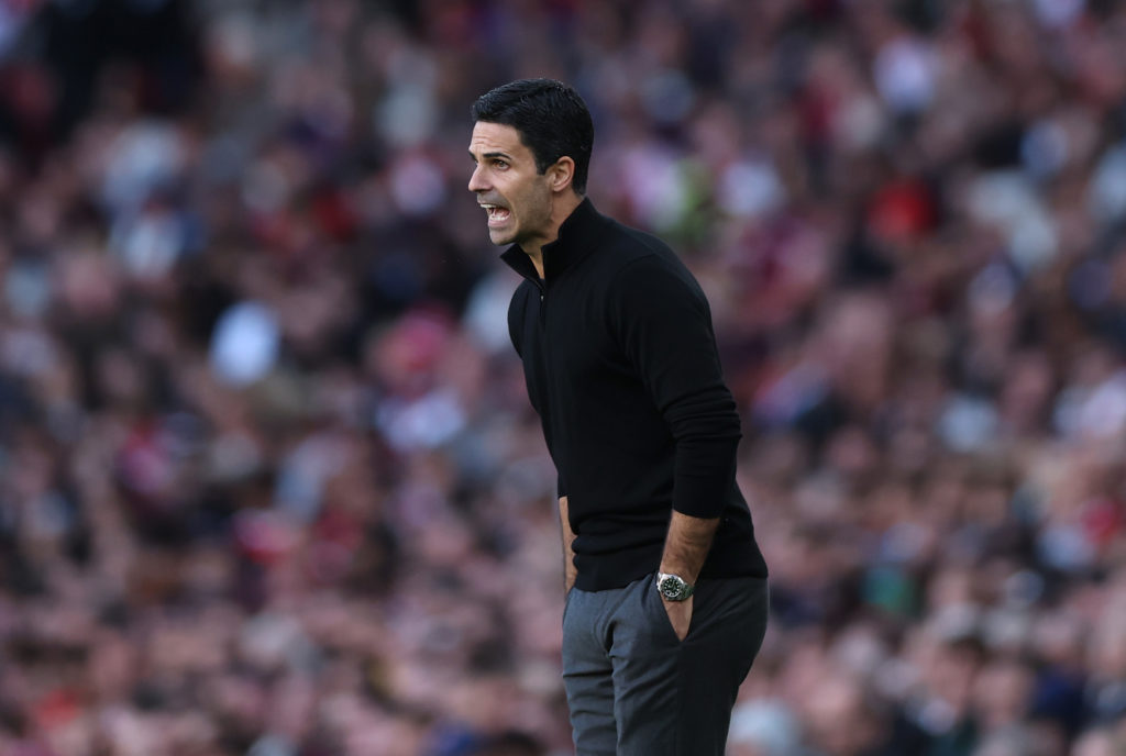 Mikel Arteta shouts during Arsenal vs Manchester City in the Premier League