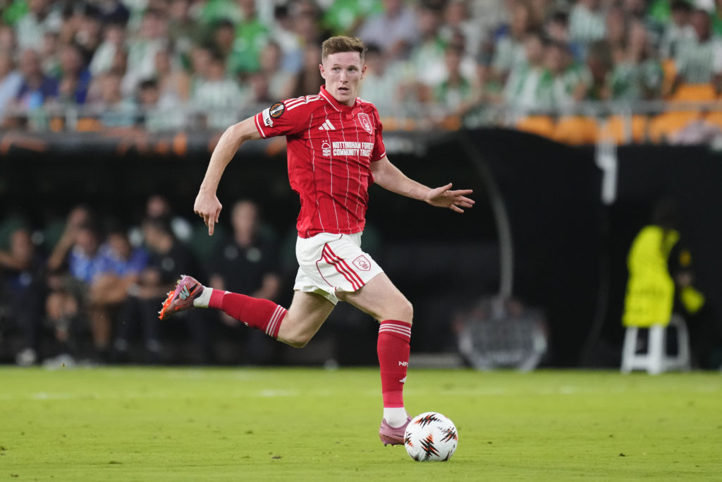 Elliot Anderson runs with the ball during Real Betis vs Nottingham Forest