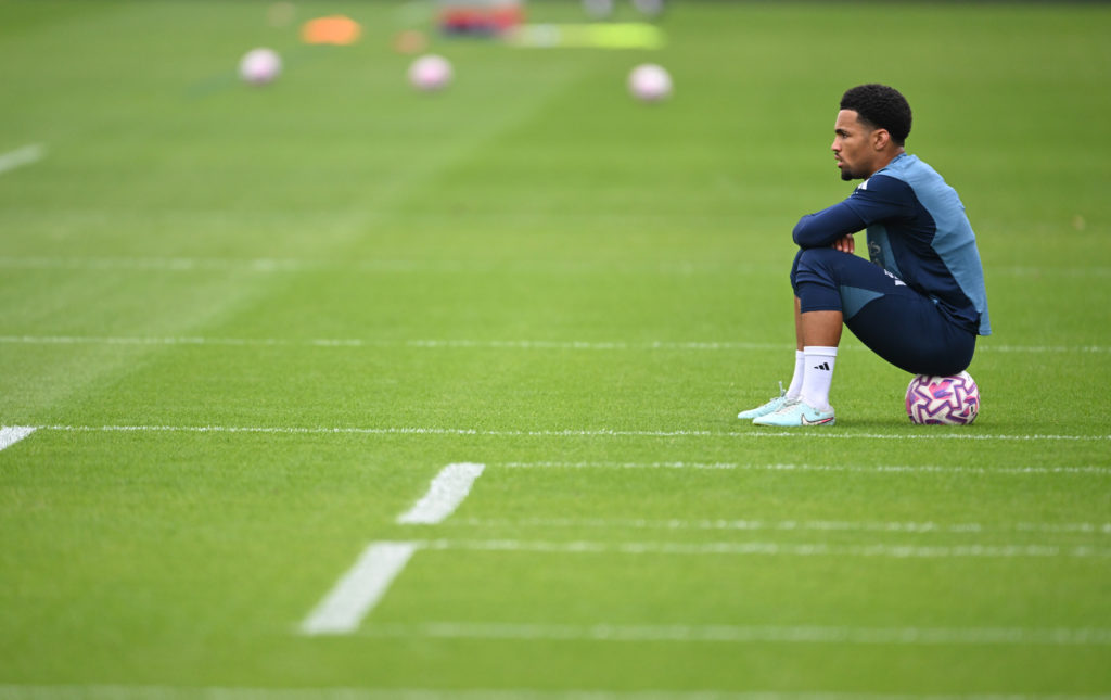 Ethan Nwaneri looks on during an Arsenal training session